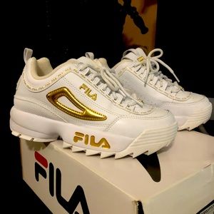 FILA Big kids’ Disruptor 2 Repeat Sneakers, Size 3.5